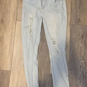 Lightwashed Ripped Jeans